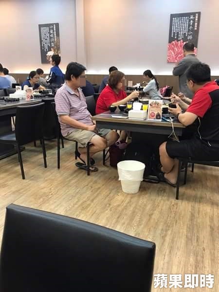 飲料喝到飽遭奧客帶大瓶子裝 店家知道後霸氣回應