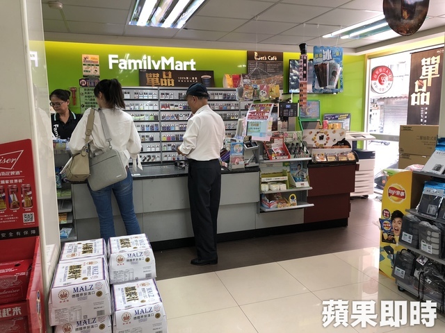 留美博士公務員跟美國人店員第二戰來了，公務員貼文怒斥媒體亂報